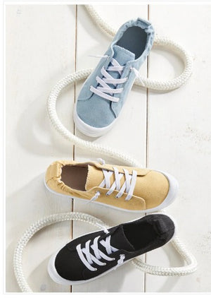 Open image in slideshow, Charlie Paige Canvas Sneakers - 407687
